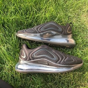 NWOT Nike Air Max 720 Black Athracite